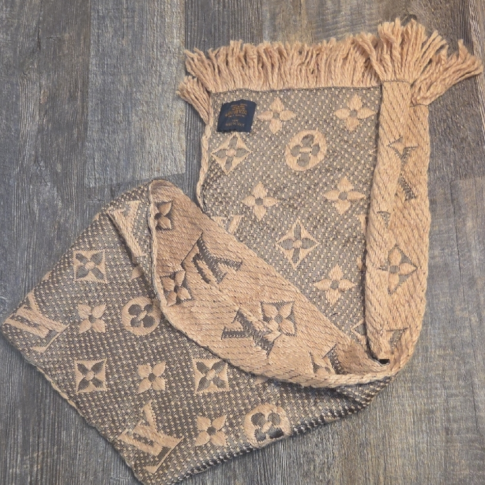 LOUIS VUITTON LV Beige Neutral Logomania Shine Monogram Scarf Tan Grey Wool Silk - Picture 16 of 16